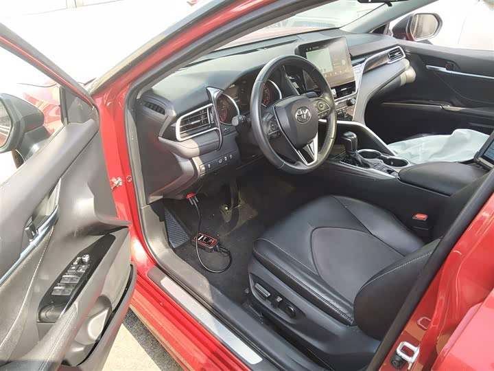 Фото 16 - Toyota Camry