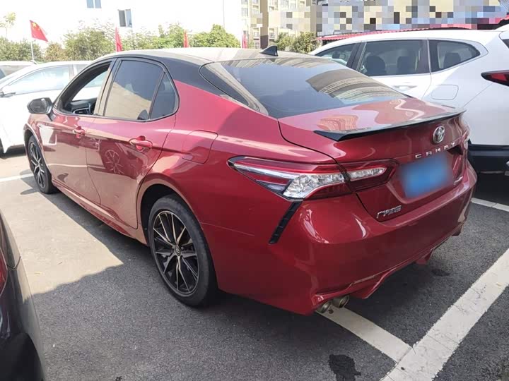 Фото 5 - Toyota Camry