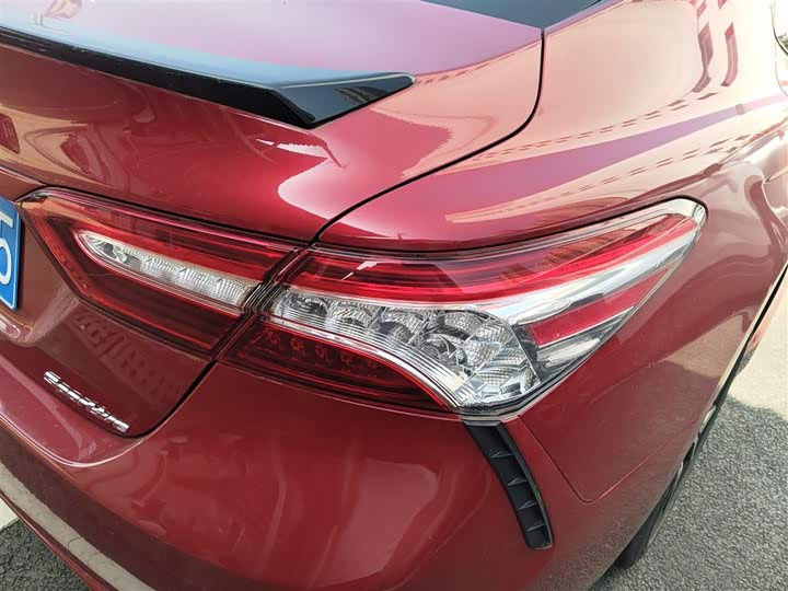 Фото 8 - Toyota Camry