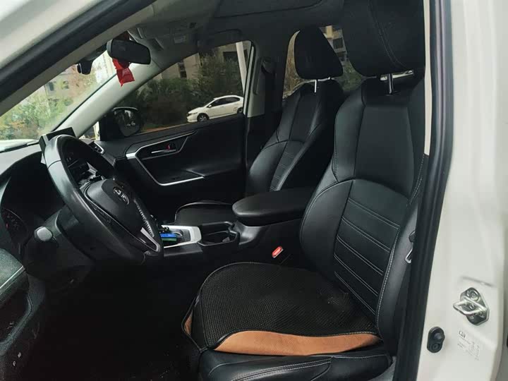 Фото 8 - Toyota Wildlander