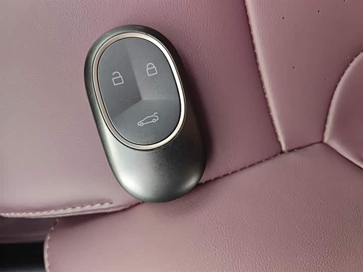 Фото 12 - Nio ET5T