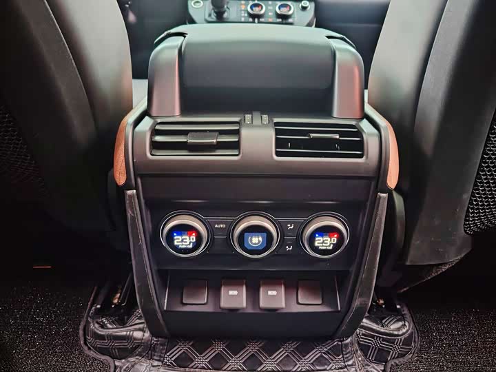 Фото 13 - Land Rover Defender