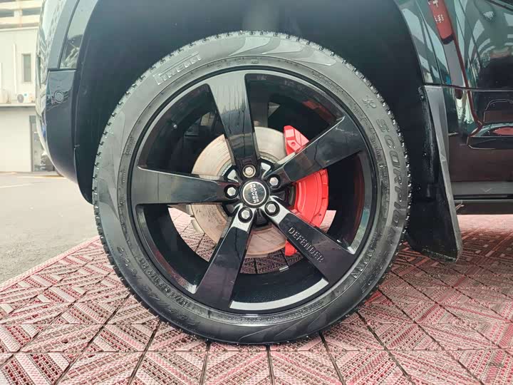 Фото 17 - Land Rover Defender