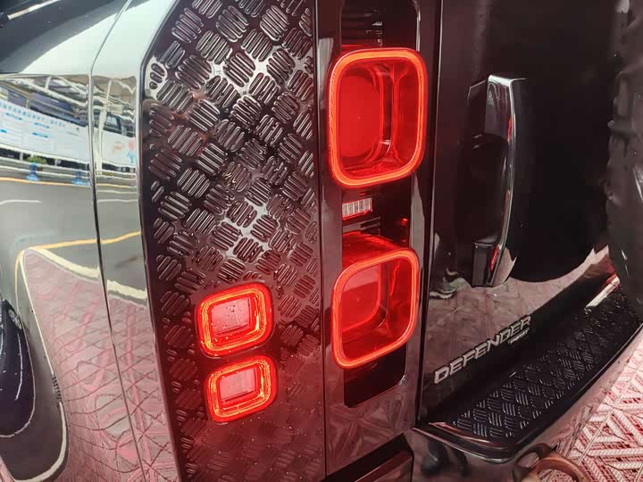 Фото 22 - Land Rover Defender