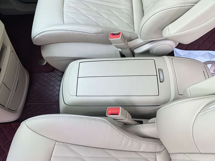 Фото 16 - Buick GL8 ES