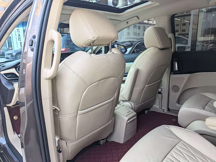 Фото 18 - Buick GL8 ES