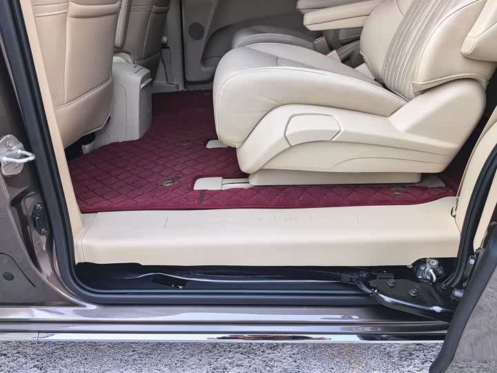 Фото 19 - Buick GL8 ES