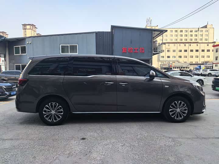 Фото 6 - Buick GL8 ES