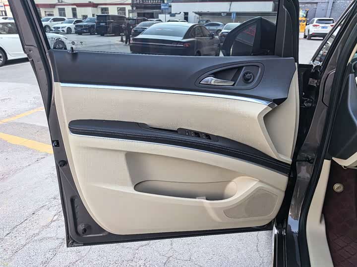 Фото 9 - Buick GL8 ES