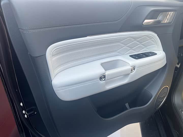 Фото 6 - Tank 300 Hybrid