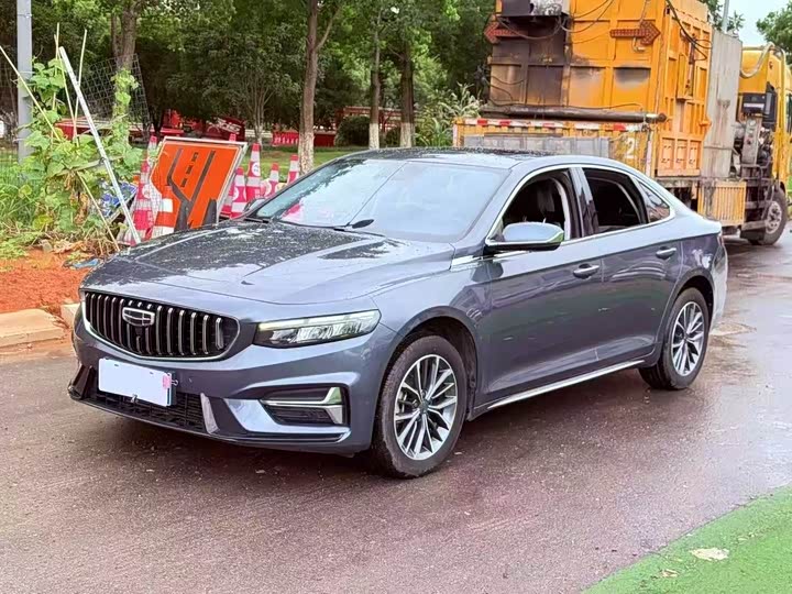 Фото 3 - Geely Preface