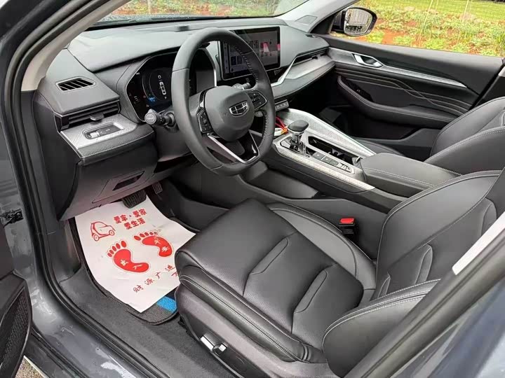 Фото 4 - Geely Preface