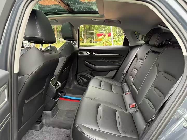 Фото 6 - Geely Preface