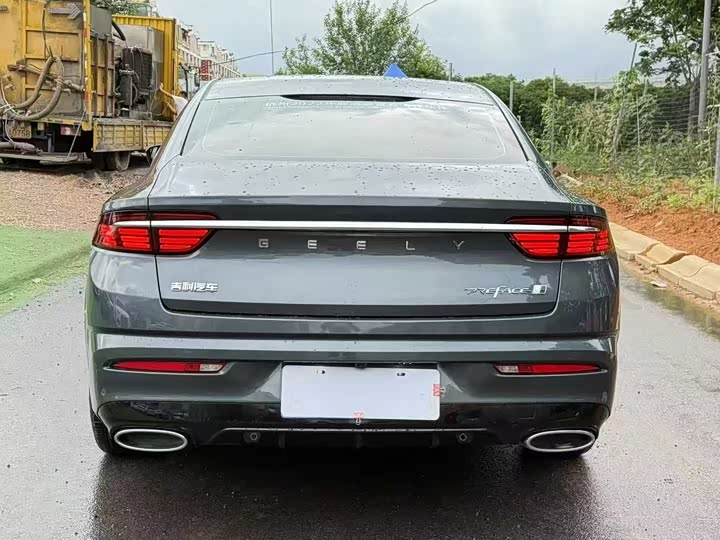 Фото 8 - Geely Preface