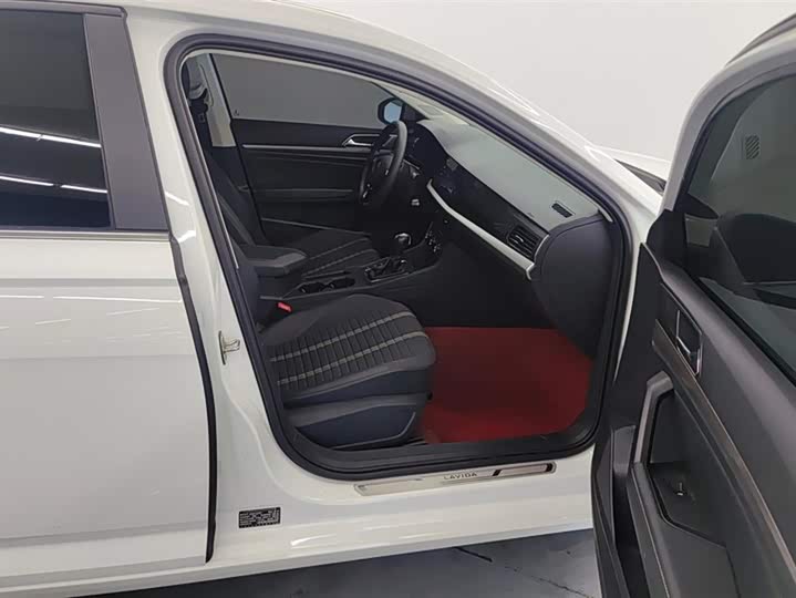 Фото 8 - Volkswagen Lavida