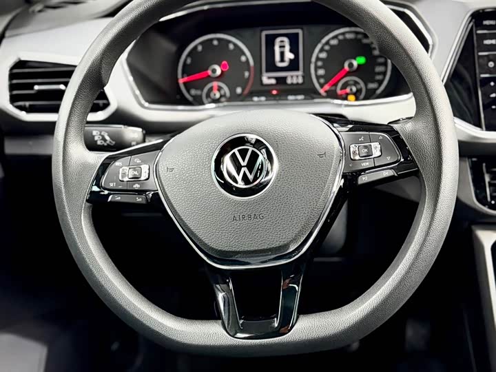 Фото 22 - Volkswagen T-Cross