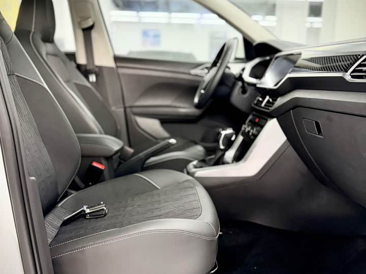 Фото 23 - Volkswagen T-Cross