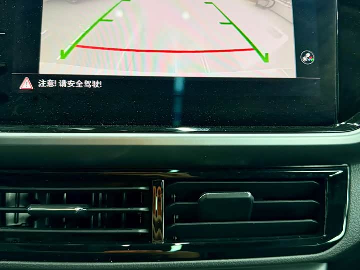 Фото 24 - Volkswagen T-Cross