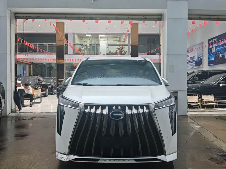 Фото 2 - GAC Trumpchi M8