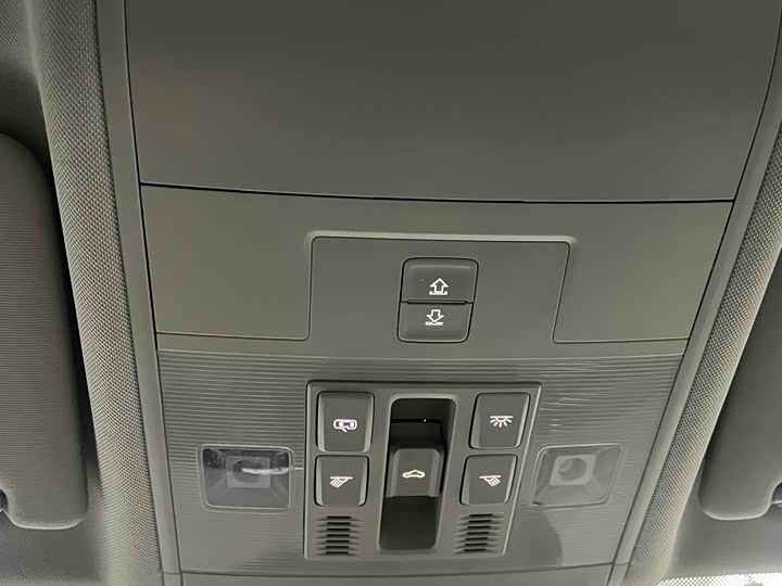 Фото 11 - Volkswagen Tiguan L Pro