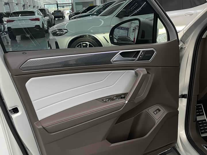 Фото 14 - Volkswagen Tiguan L Pro