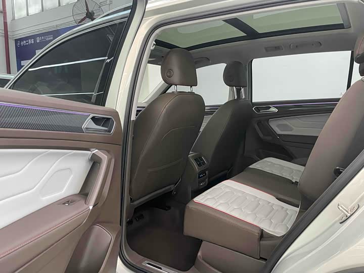 Фото 18 - Volkswagen Tiguan L Pro