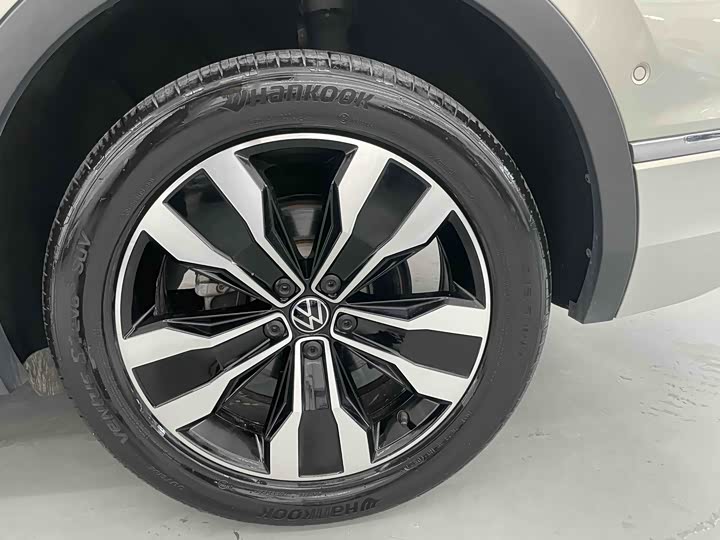 Фото 22 - Volkswagen Tiguan L Pro