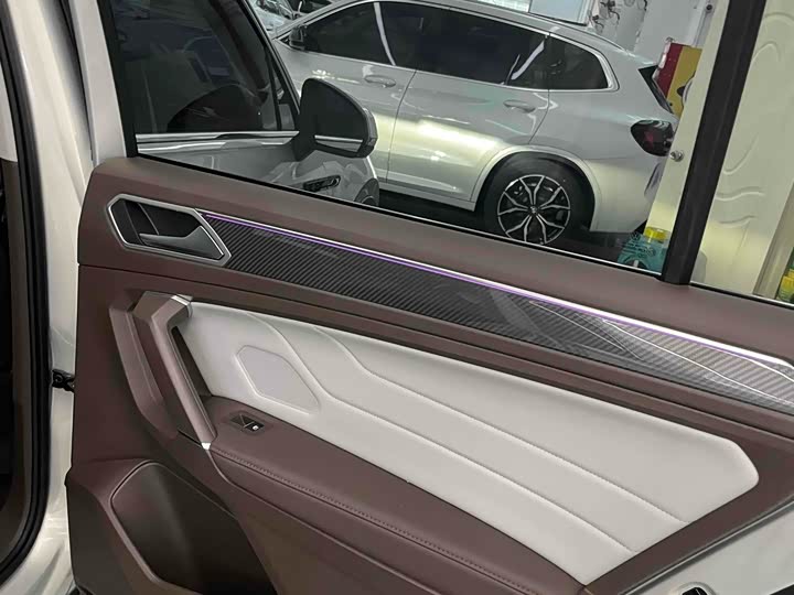 Фото 24 - Volkswagen Tiguan L Pro