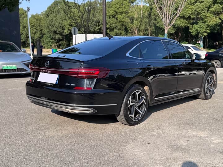 Фото 7 - Volkswagen Passat