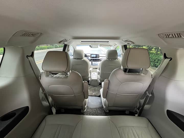 Фото 18 - Buick GL8 ES