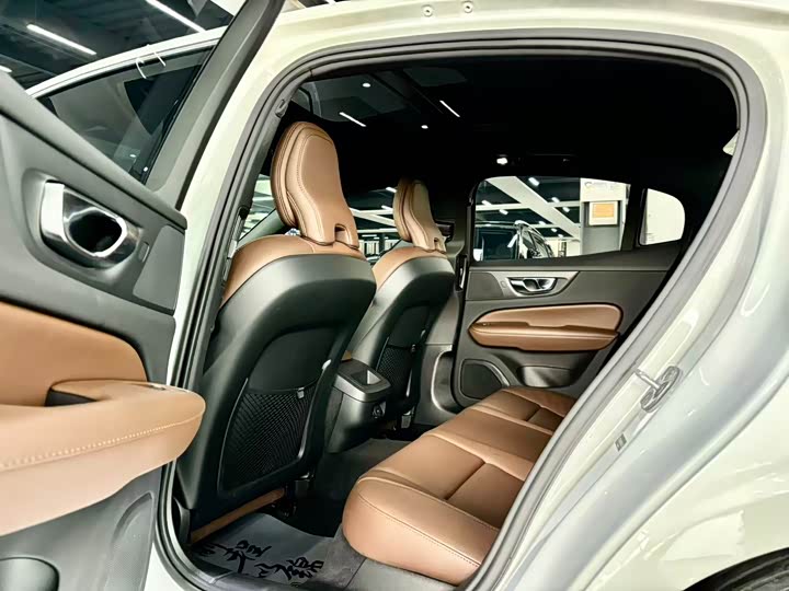 Фото 5 - Volvo S60