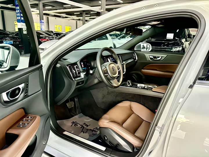 Фото 6 - Volvo S60