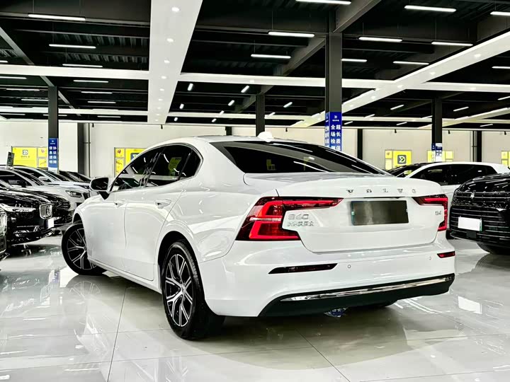 Фото 7 - Volvo S60