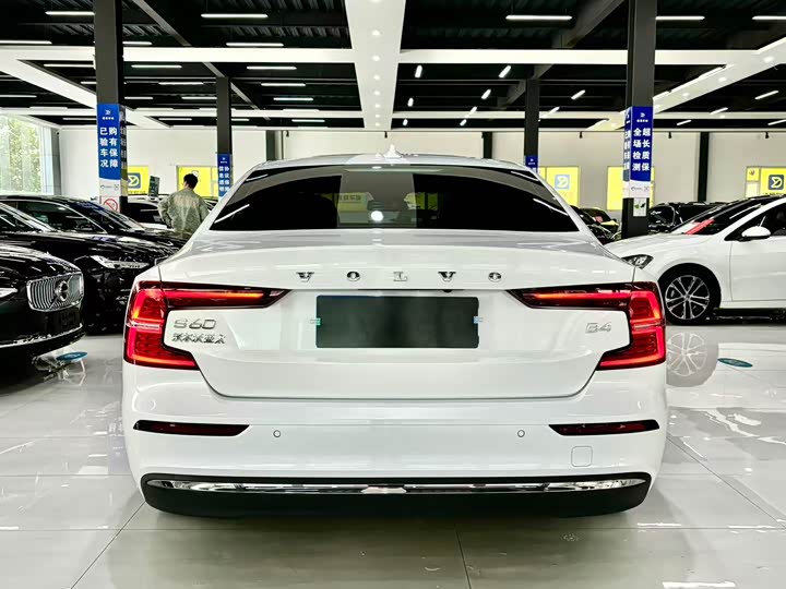 Фото 8 - Volvo S60