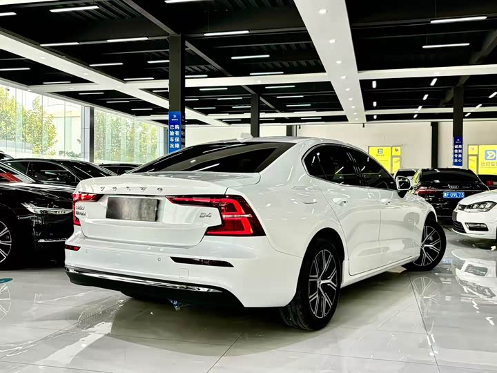 Фото 9 - Volvo S60