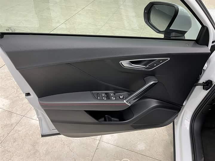 Фото 9 - Audi Q2L