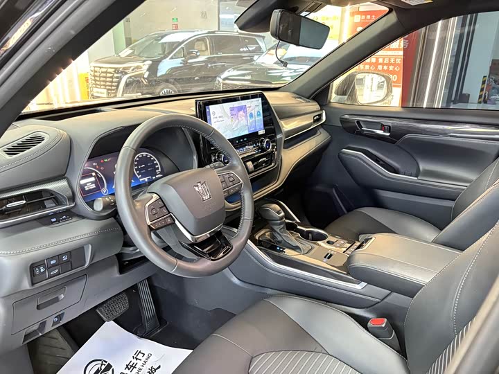 Фото 10 - Toyota Crown Kluger