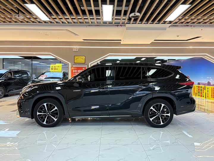 Фото 2 - Toyota Crown Kluger