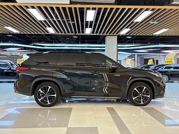 Фото 6 - Toyota Crown Kluger