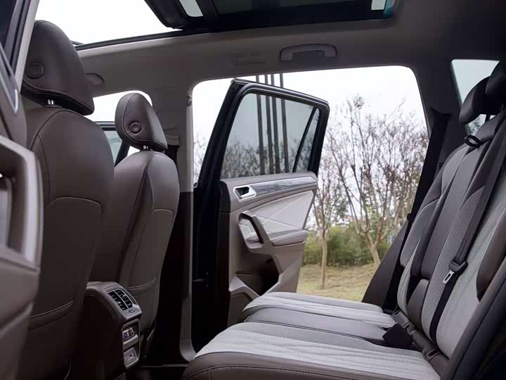 Фото 15 - Volkswagen Tiguan L Pro