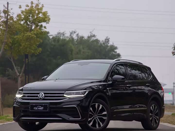 Фото 3 - Volkswagen Tiguan L Pro