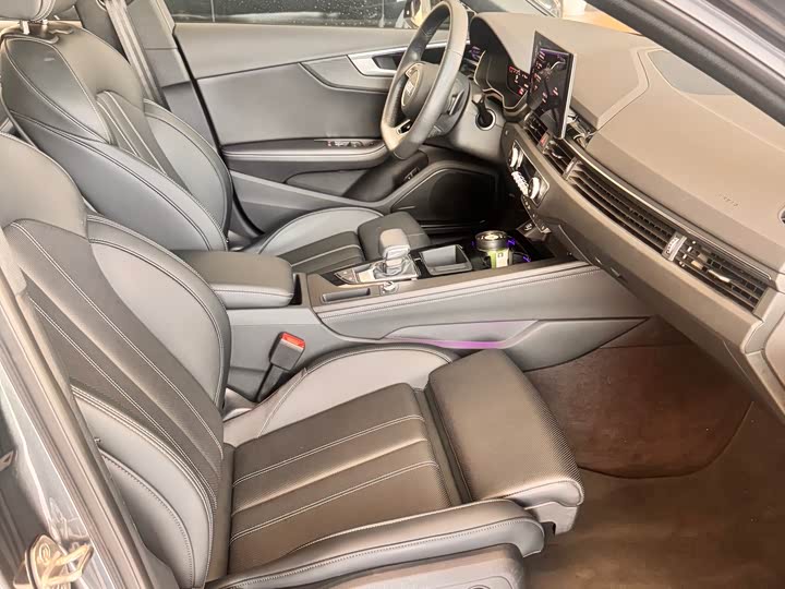 Фото 14 - Audi A4L