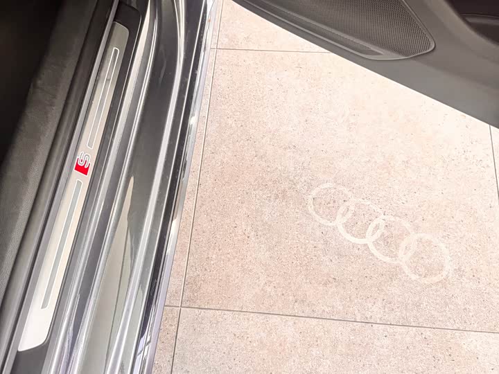 Фото 17 - Audi A4L