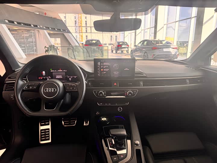 Фото 18 - Audi A4L