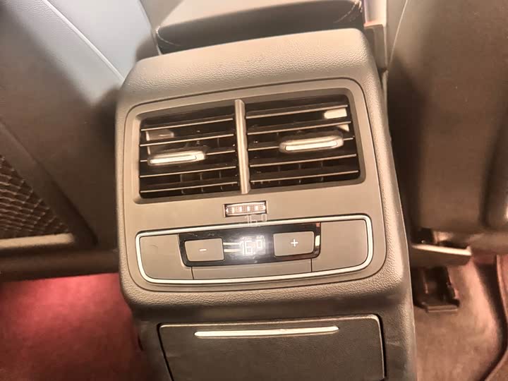 Фото 20 - Audi A4L