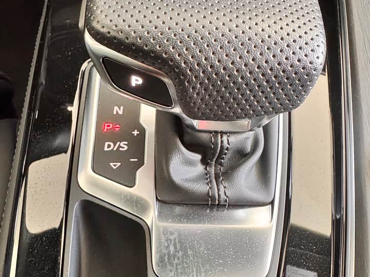 Фото 22 - Audi A4L