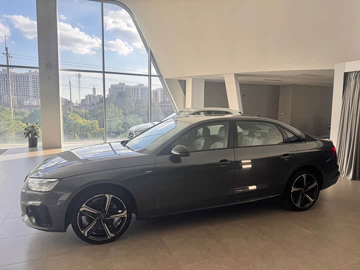 Фото 4 - Audi A4L