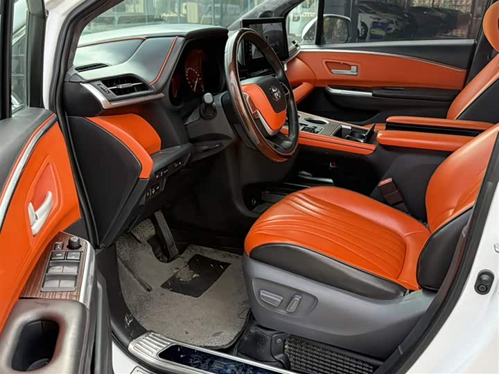 Фото 5 - Toyota Sienna