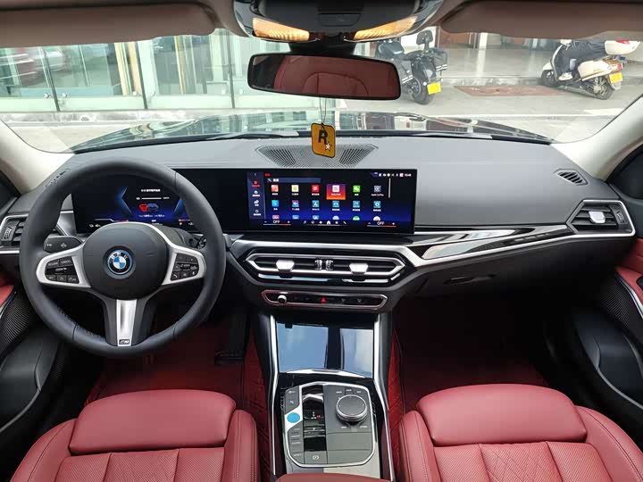 Фото 14 - BMW i3