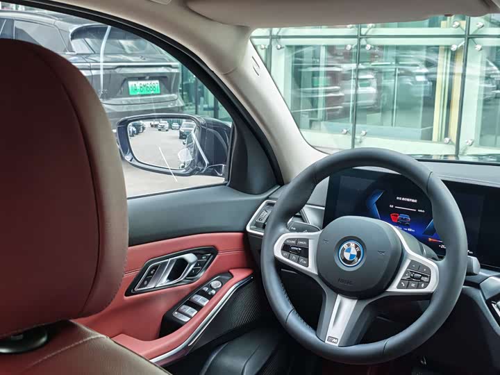 Фото 17 - BMW i3